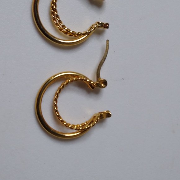 Vintage Metal Small Hoop Earrings - Picture 9 of 12